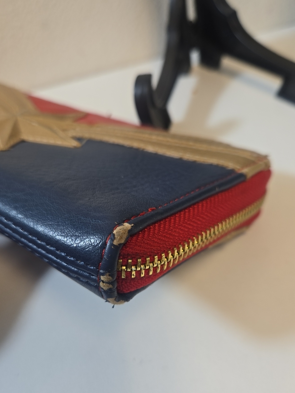 Loungefly Captain Marvel Colorblock Zip Wallet - Red/Navy/Gold - Picture 7 of 9